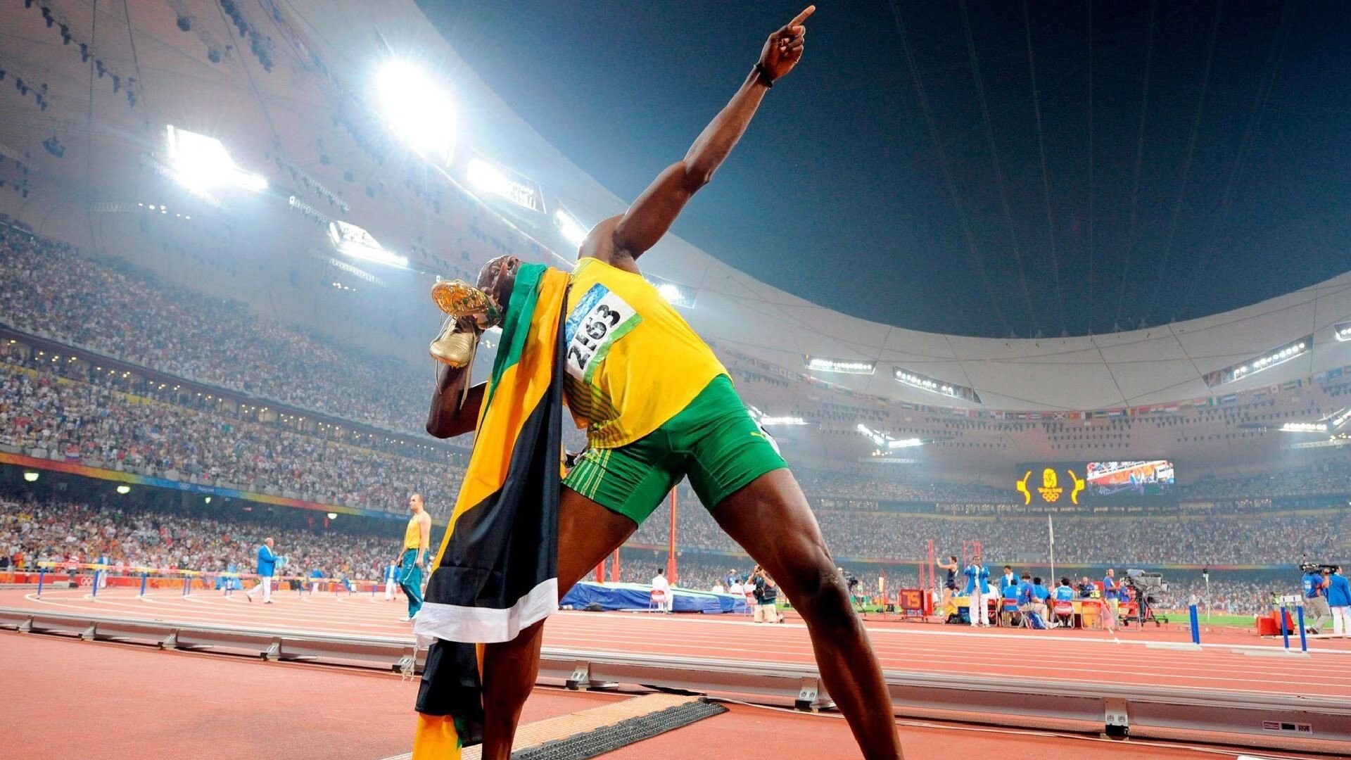 国际米兰双前锋战术再次奏效，米兰大前锋