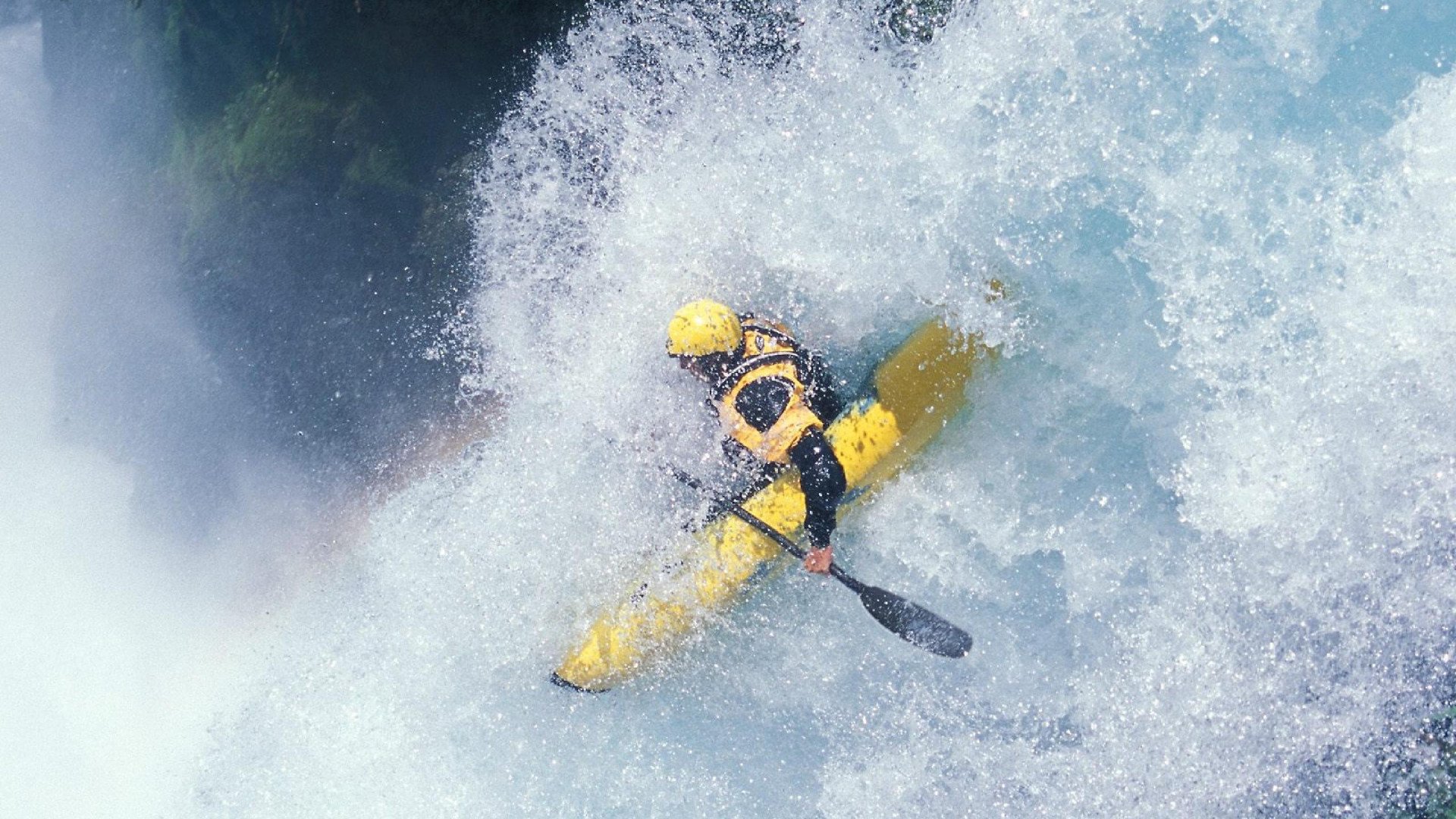 C罗训练中与小球迷互动温馨一刻，c罗小球迷感动瞬间